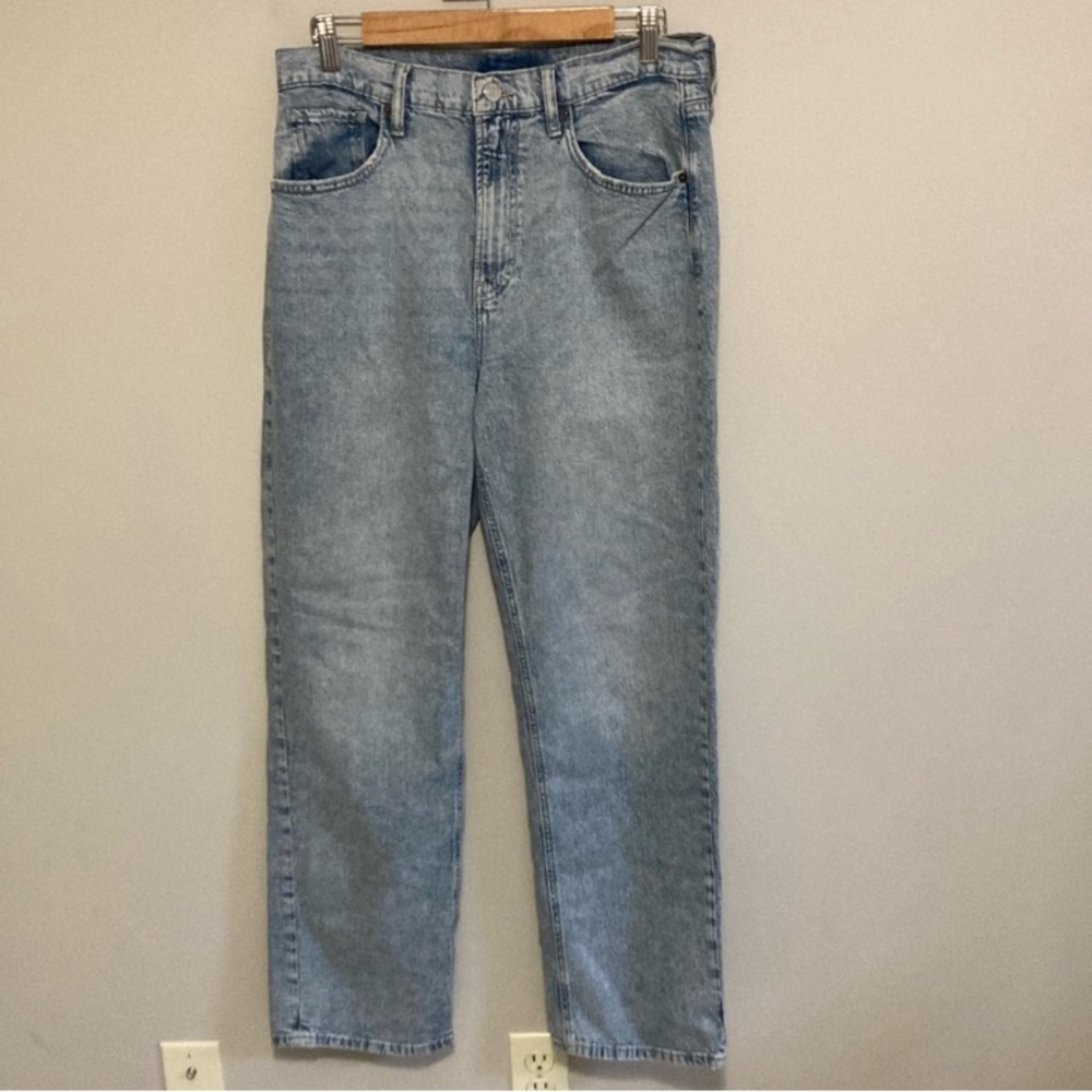 Women’s size 10 GAP light blue straight leg jeans, loose fit, Light Keywest